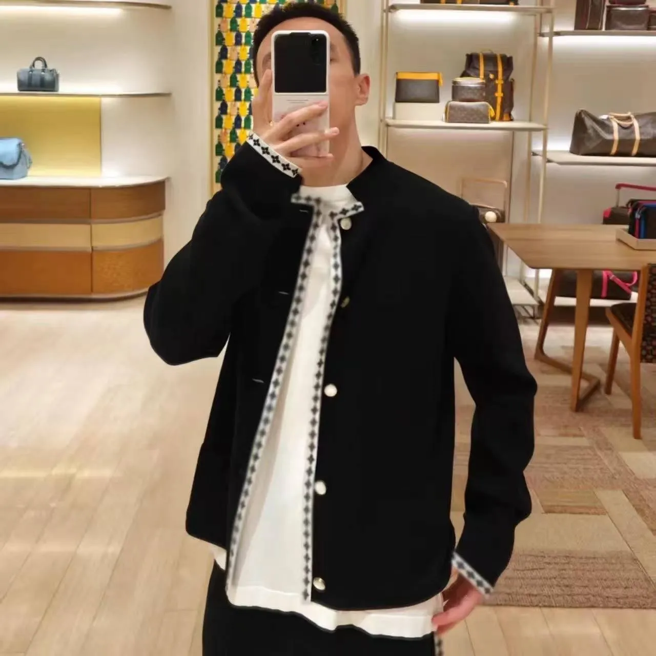 Louis Vuitton/Louis Vuitton white edge knitted college style cardigan jacket